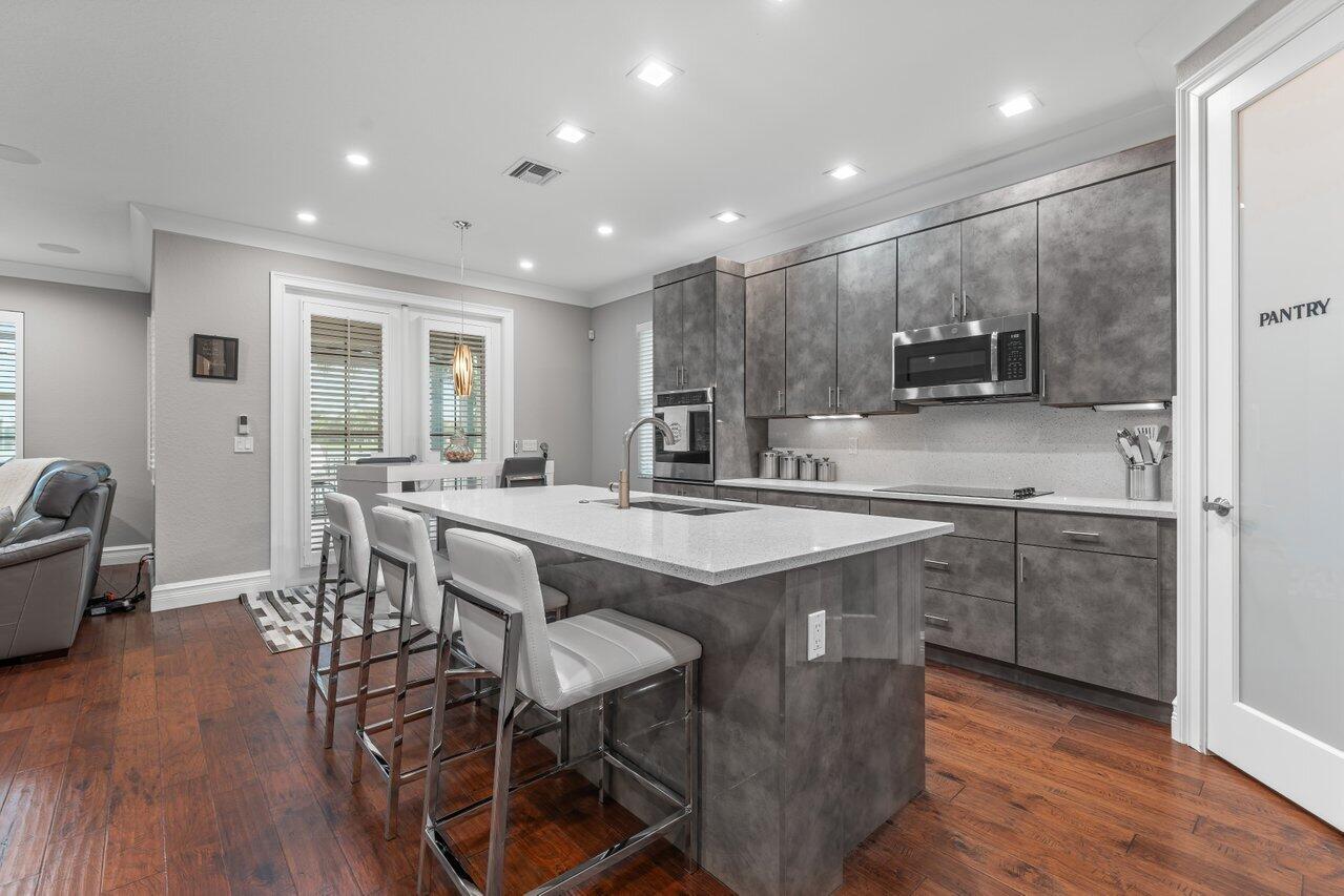 3445 Oakmont Estates Boulevard
