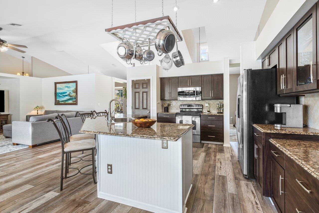 7166 Avocado Boulevard