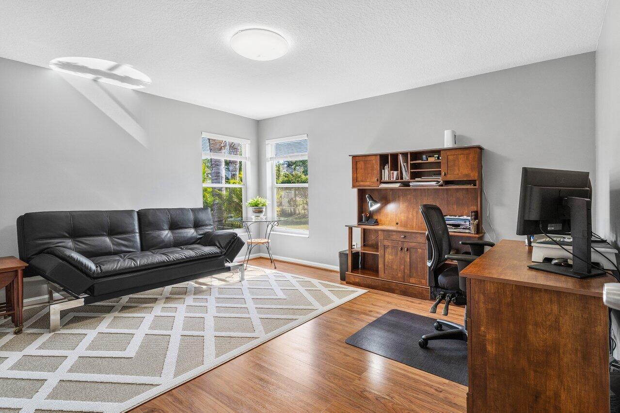 7166 Avocado Boulevard