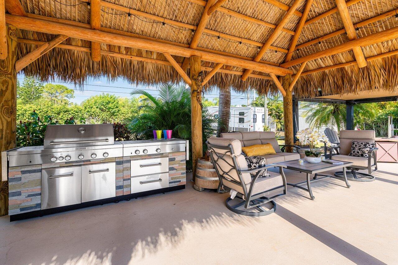 7166 Avocado Boulevard