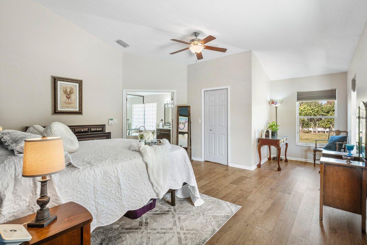 7166 Avocado Boulevard