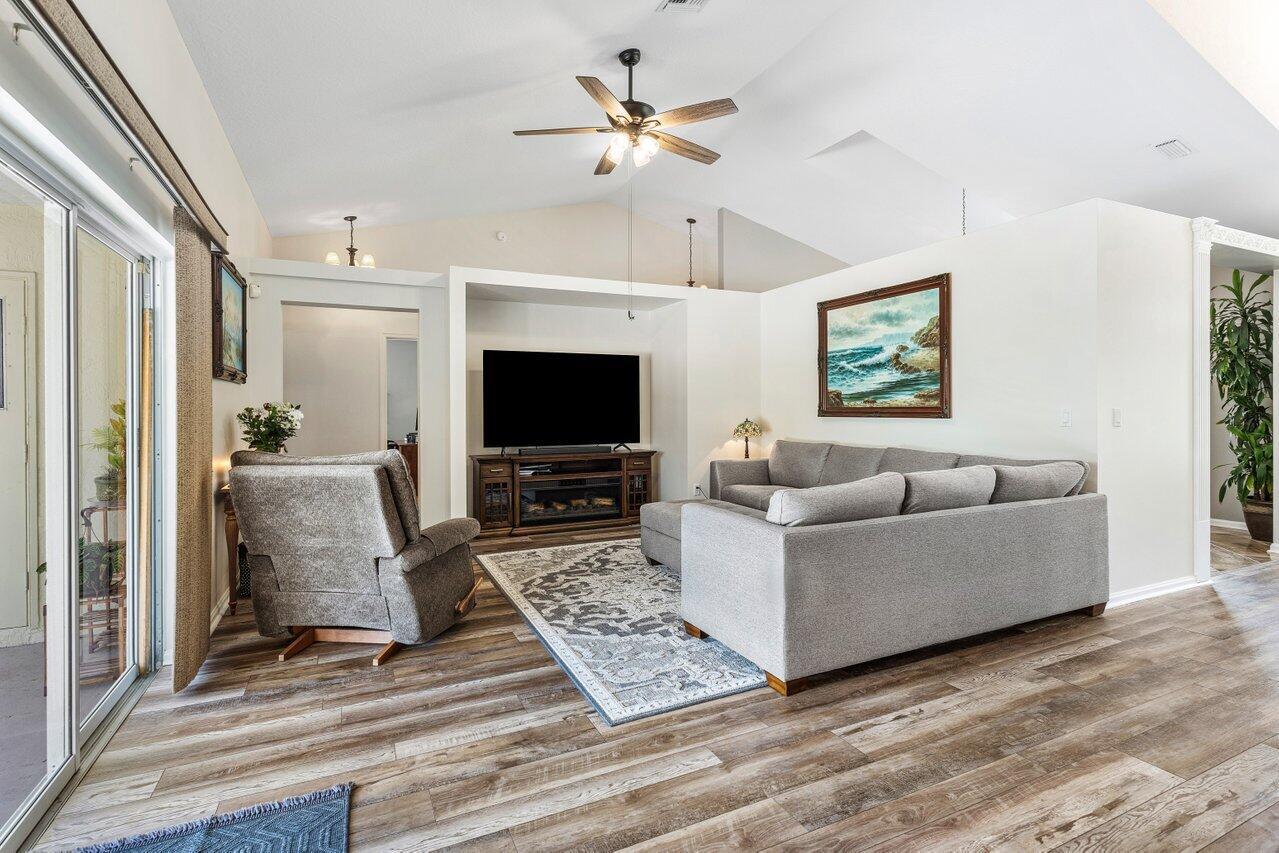 7166 Avocado Boulevard