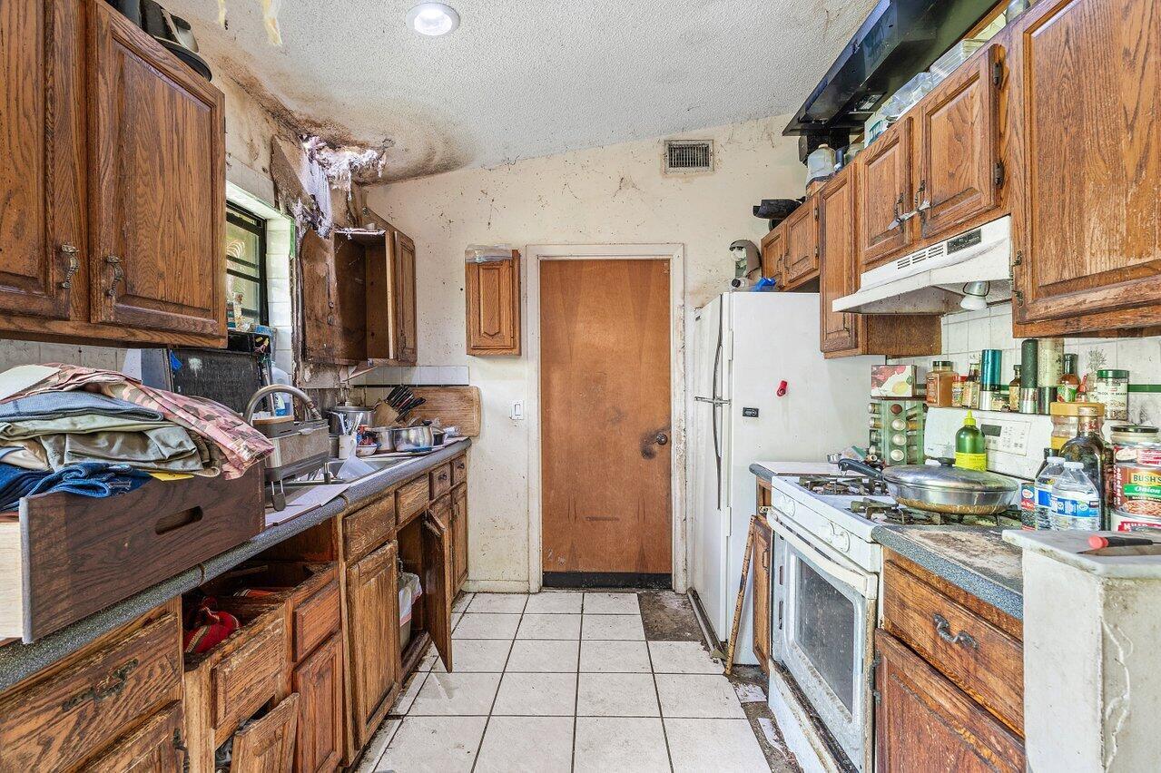 11224 60th Street N