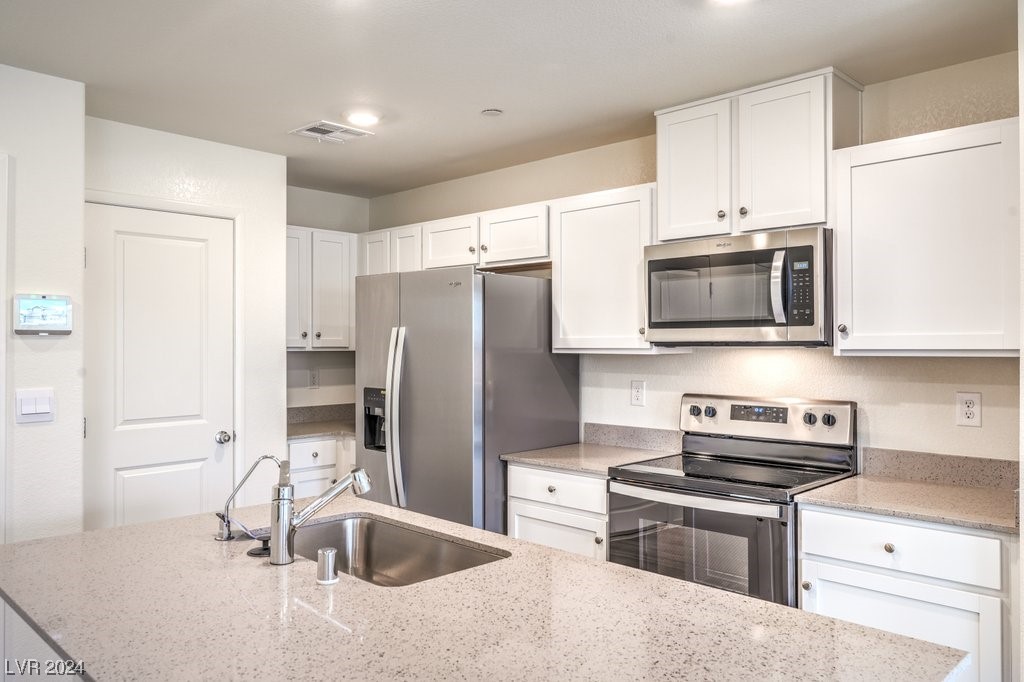 9928 Canary Hills Street