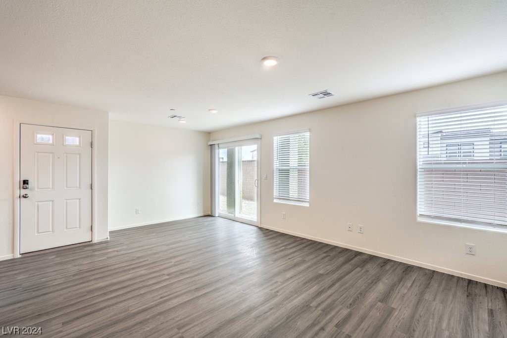 9928 Canary Hills Street