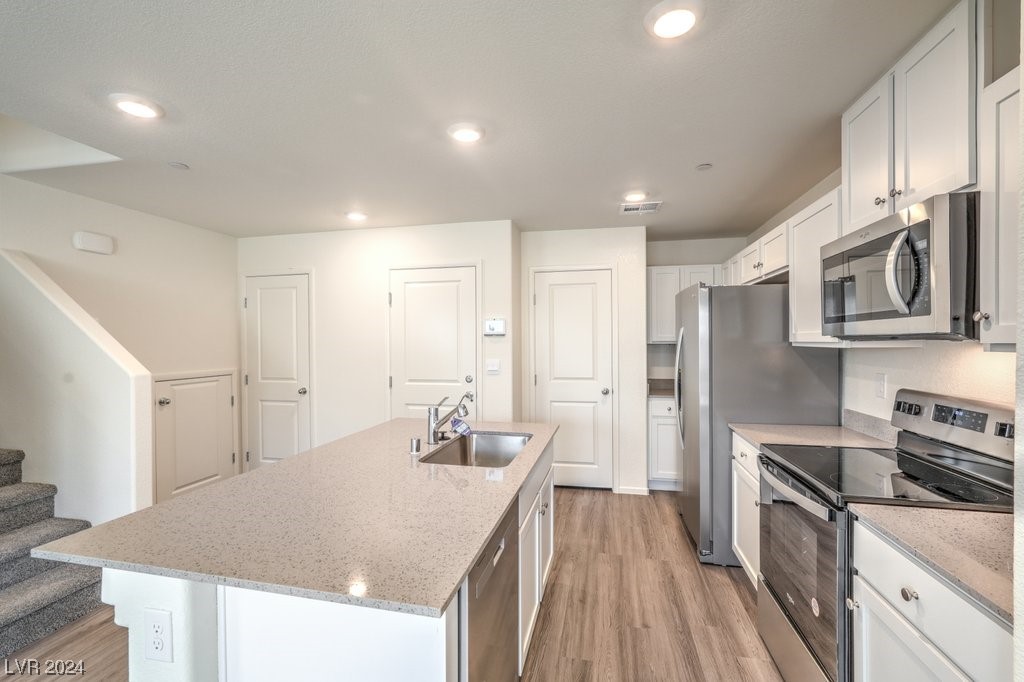 9928 Canary Hills Street