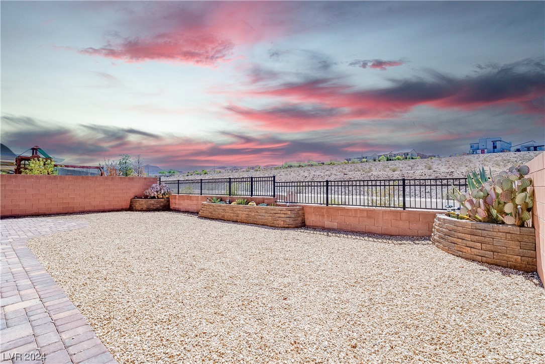 2633 Cooper Gallery Street