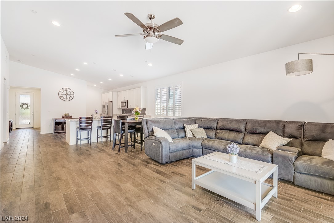 2633 Cooper Gallery Street