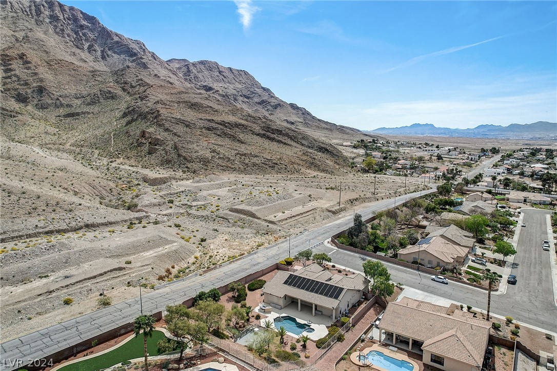 7092 Valley Nails Lane