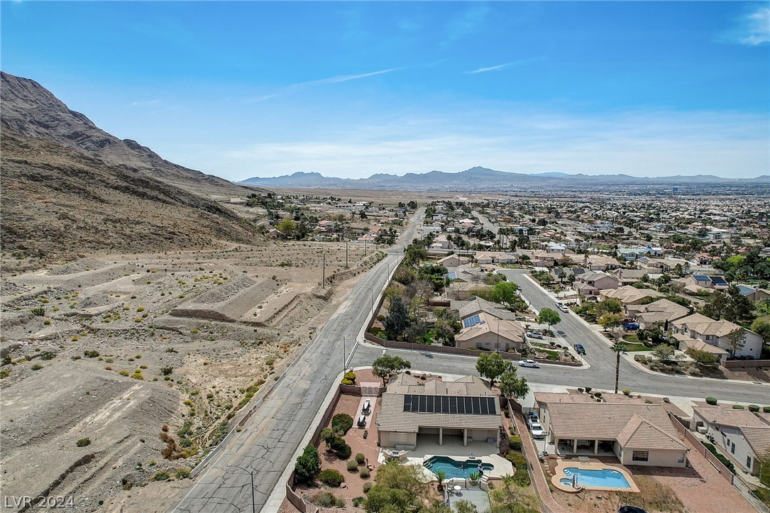 7092 Valley Nails Lane