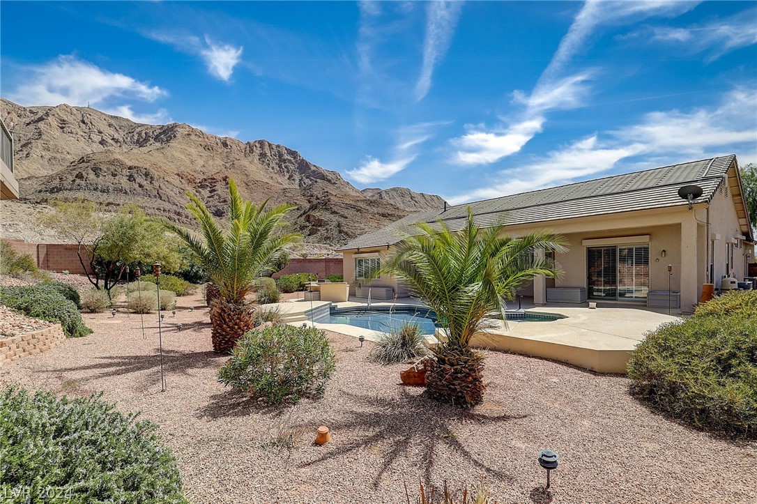 7092 Valley Nails Lane