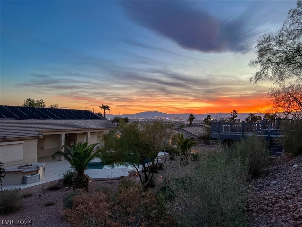 7092 Valley Nails Lane