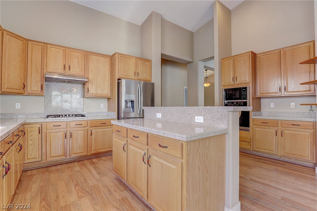 7092 Valley Nails Lane