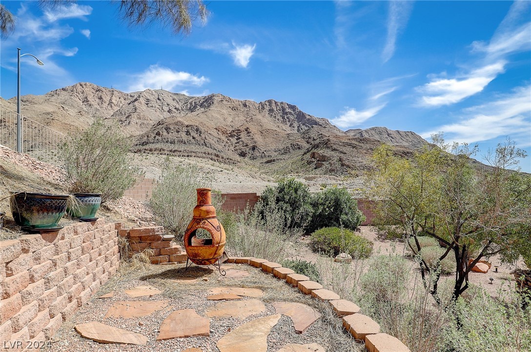 7092 Valley Nails Lane