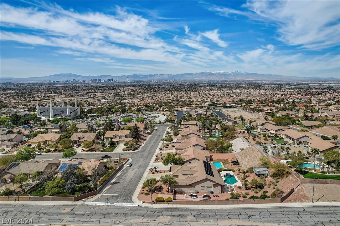 7092 Valley Nails Lane