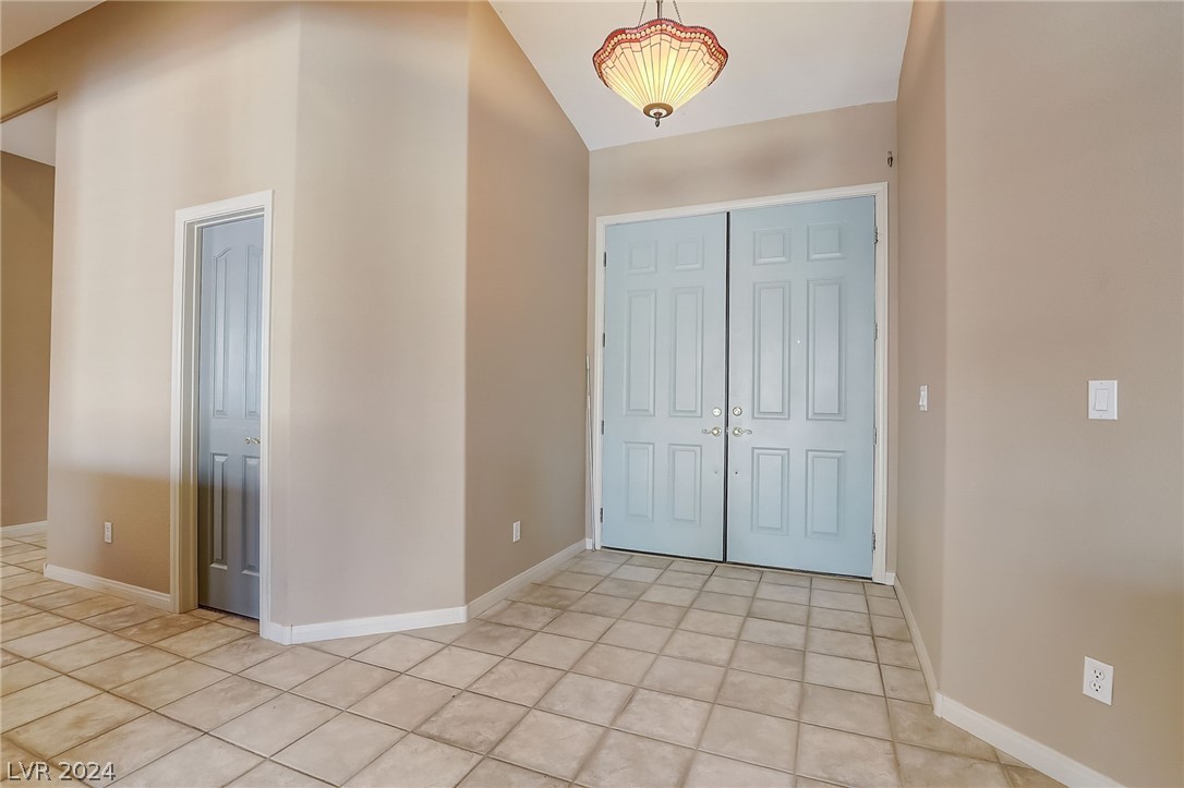 7092 Valley Nails Lane