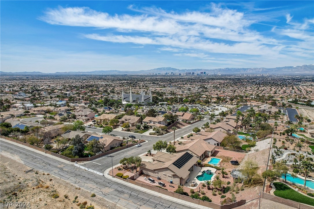 7092 Valley Nails Lane