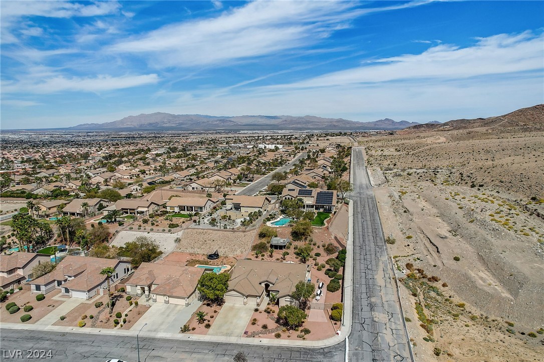 7092 Valley Nails Lane