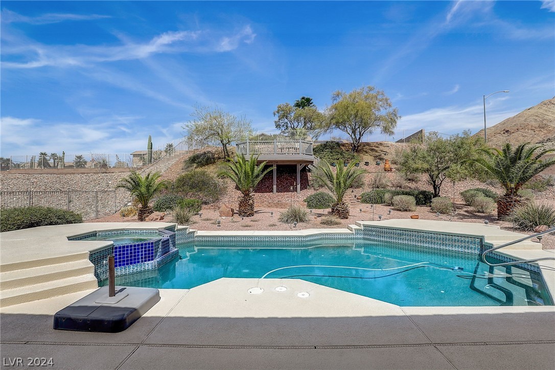 7092 Valley Nails Lane