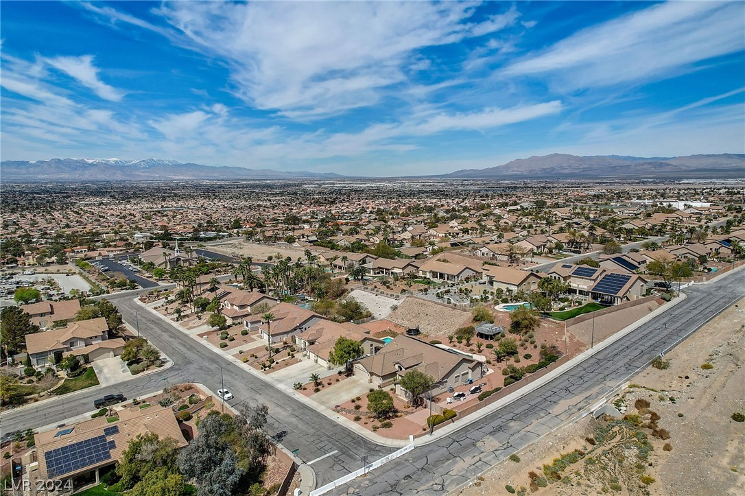 7092 Valley Nails Lane