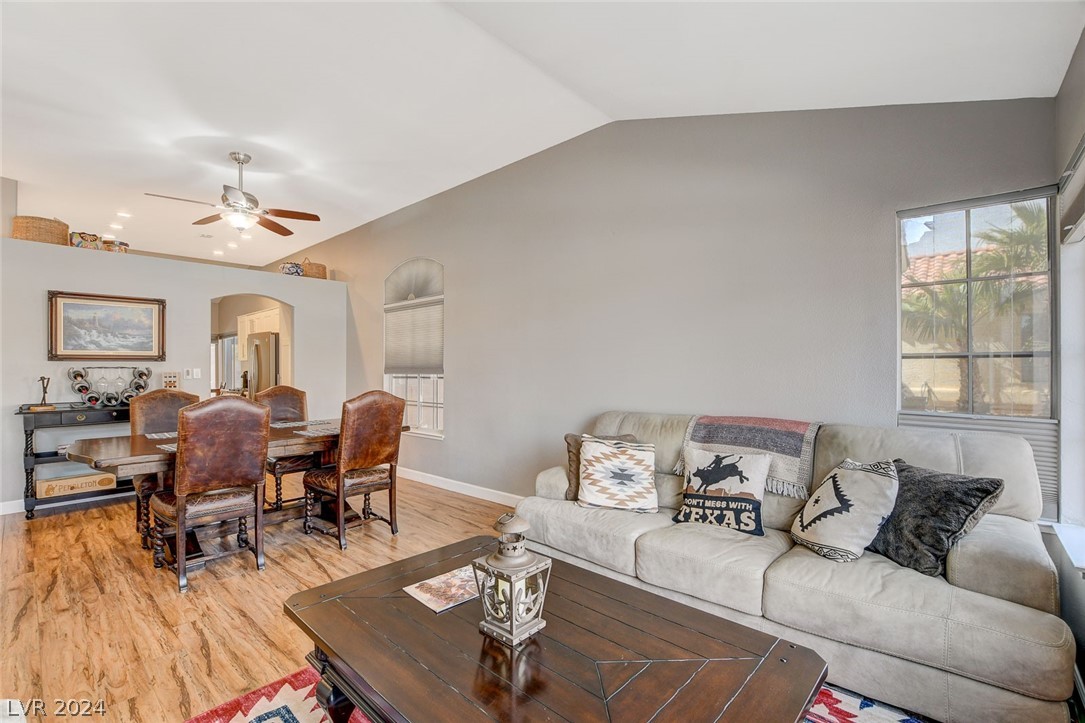 5601 Via Del Viento Avenue