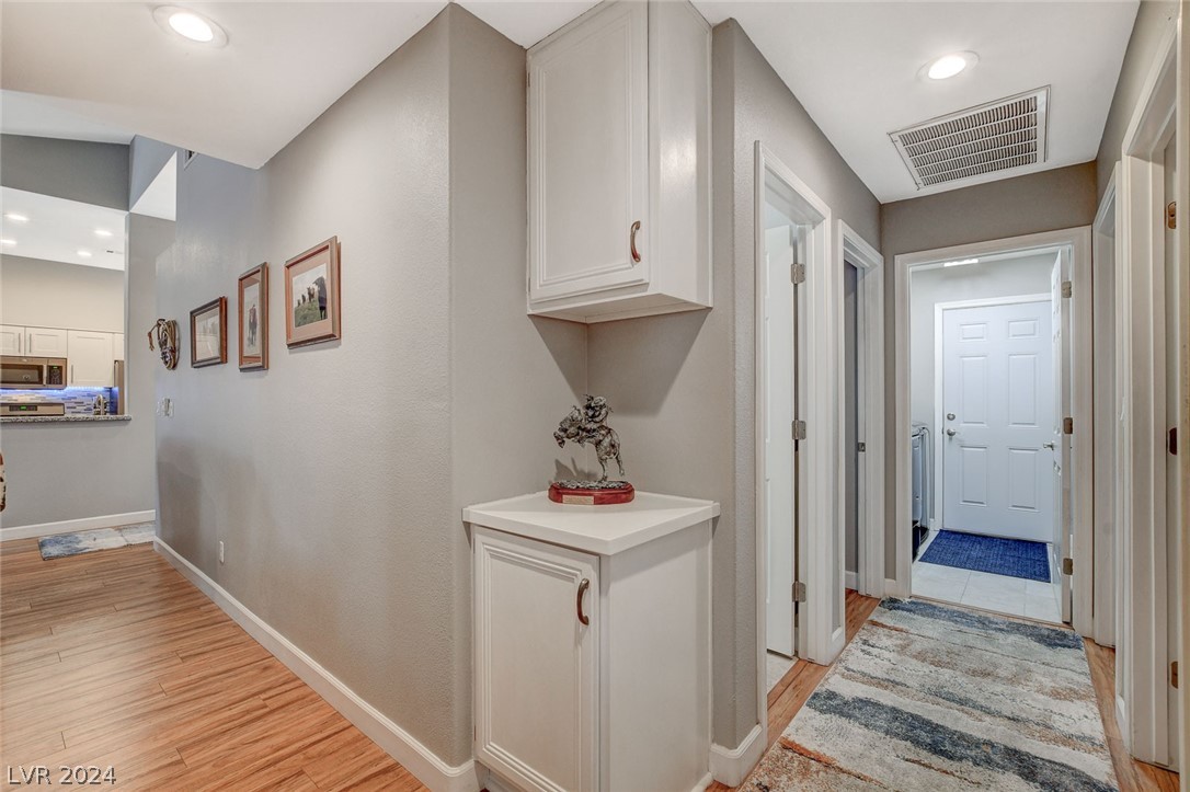 5601 Via Del Viento Avenue