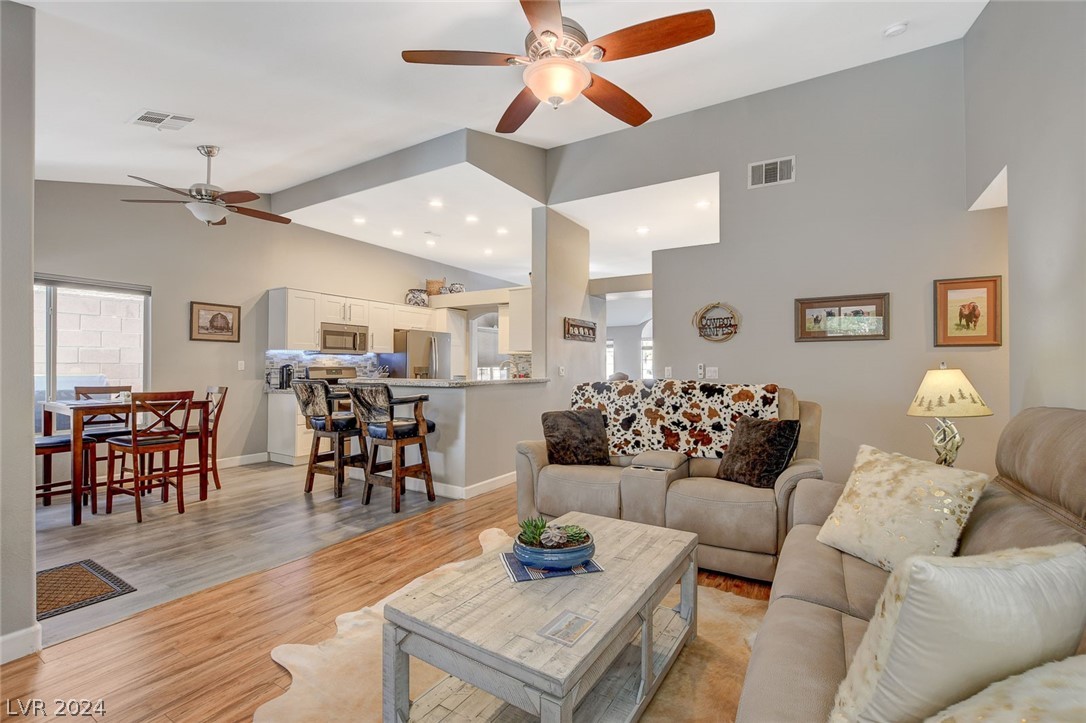 5601 Via Del Viento Avenue