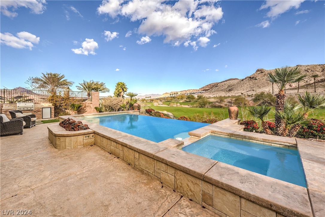 8 Serra Bellisima Court