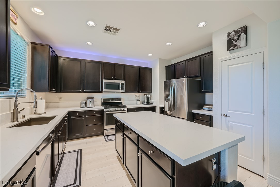 9637 Abbey Pond Avenue