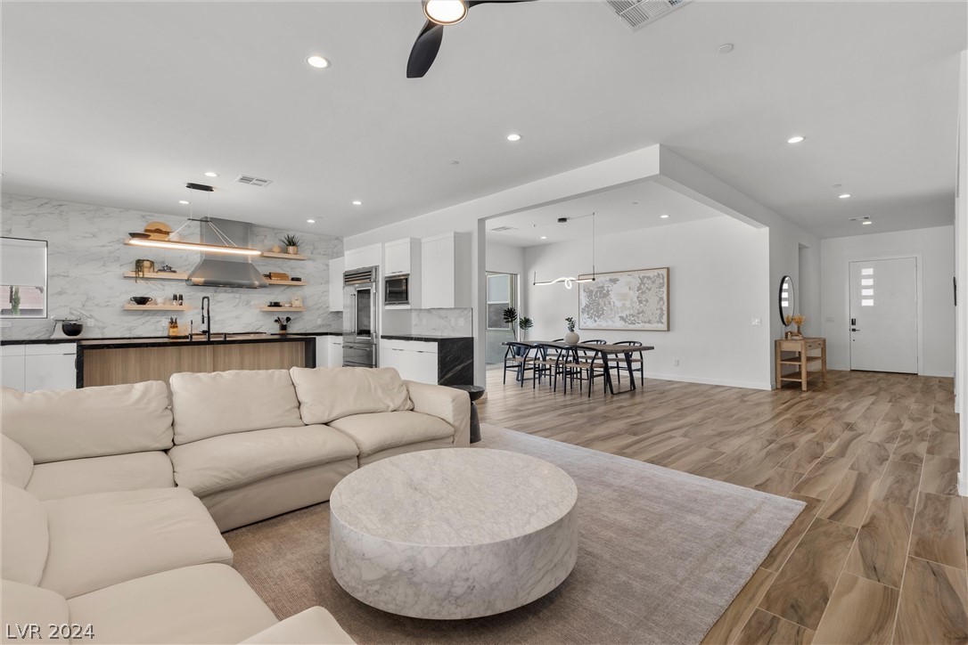 3371 Creek Bend Avenue