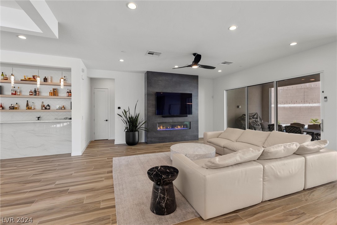 3371 Creek Bend Avenue
