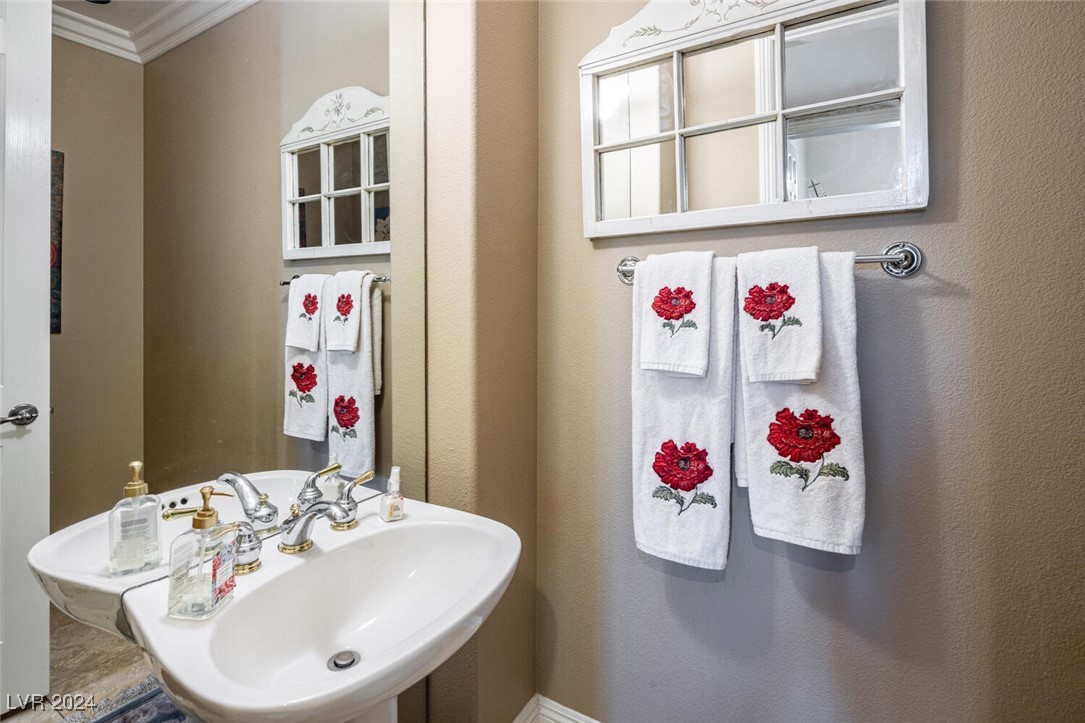 301 North Royal Ascot Drive