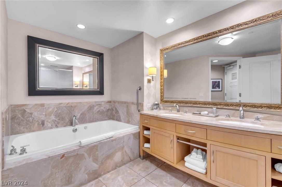 2000 North Fashion Show Drive 4303