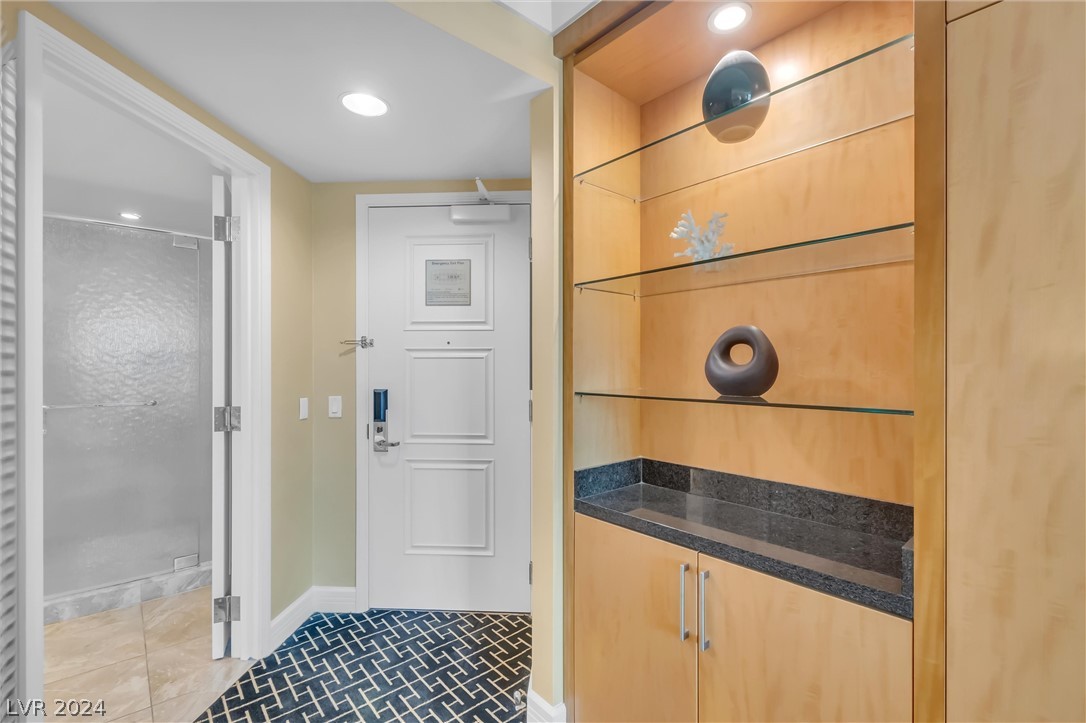 2000 North Fashion Show Drive 4303