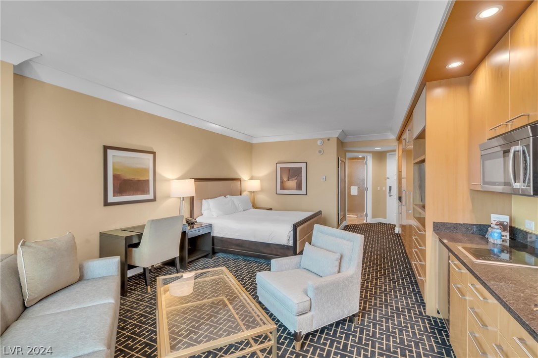 2000 North Fashion Show Drive 4303