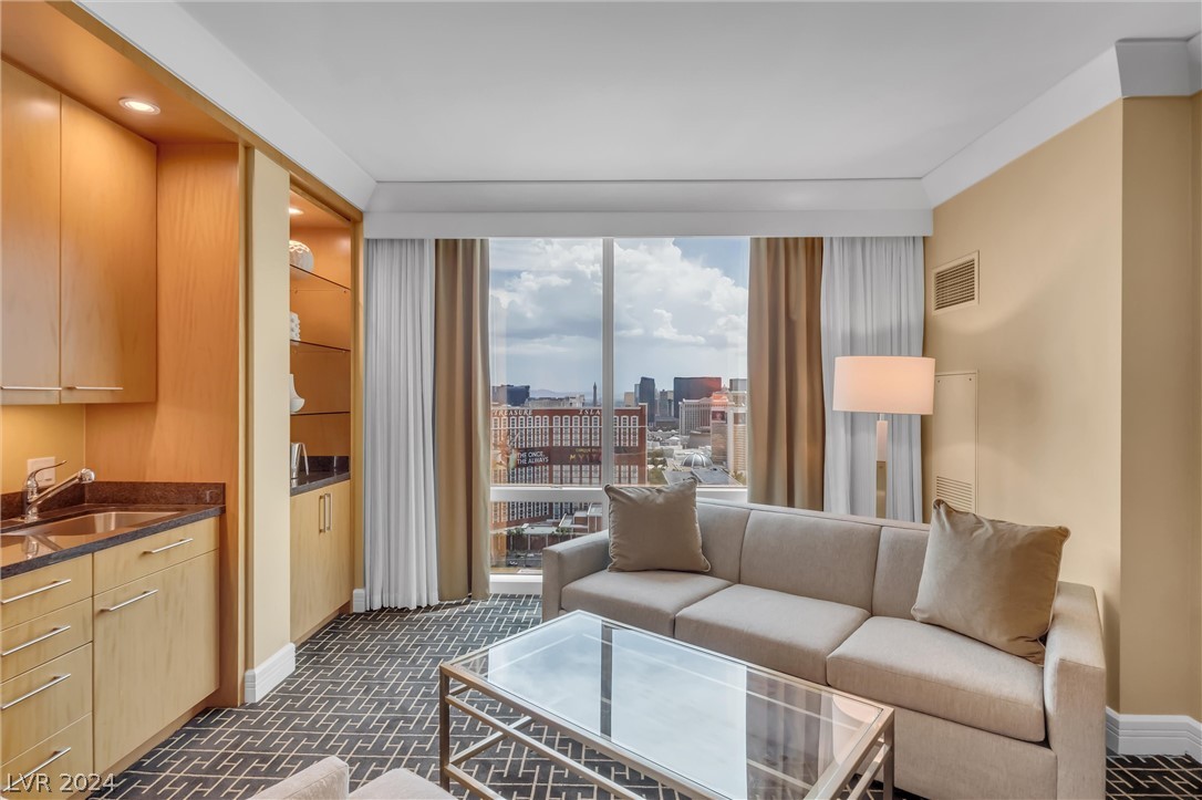 2000 North Fashion Show Drive 4303