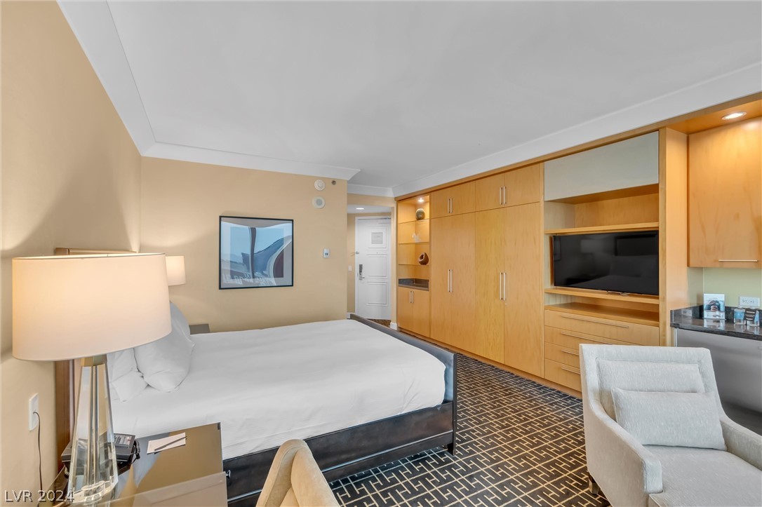 2000 North Fashion Show Drive 4303