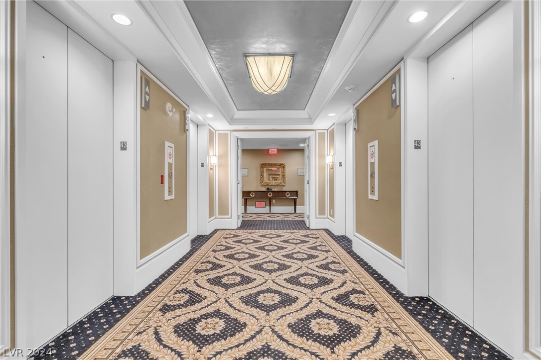 2000 North Fashion Show Drive 4303