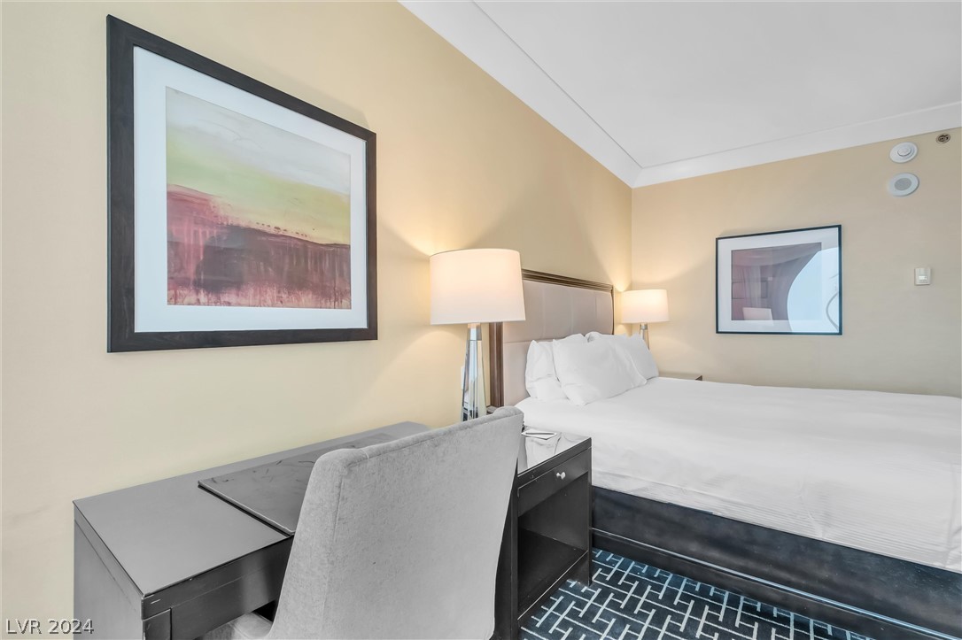 2000 North Fashion Show Drive 4303