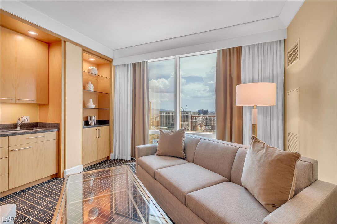 2000 North Fashion Show Drive 4303