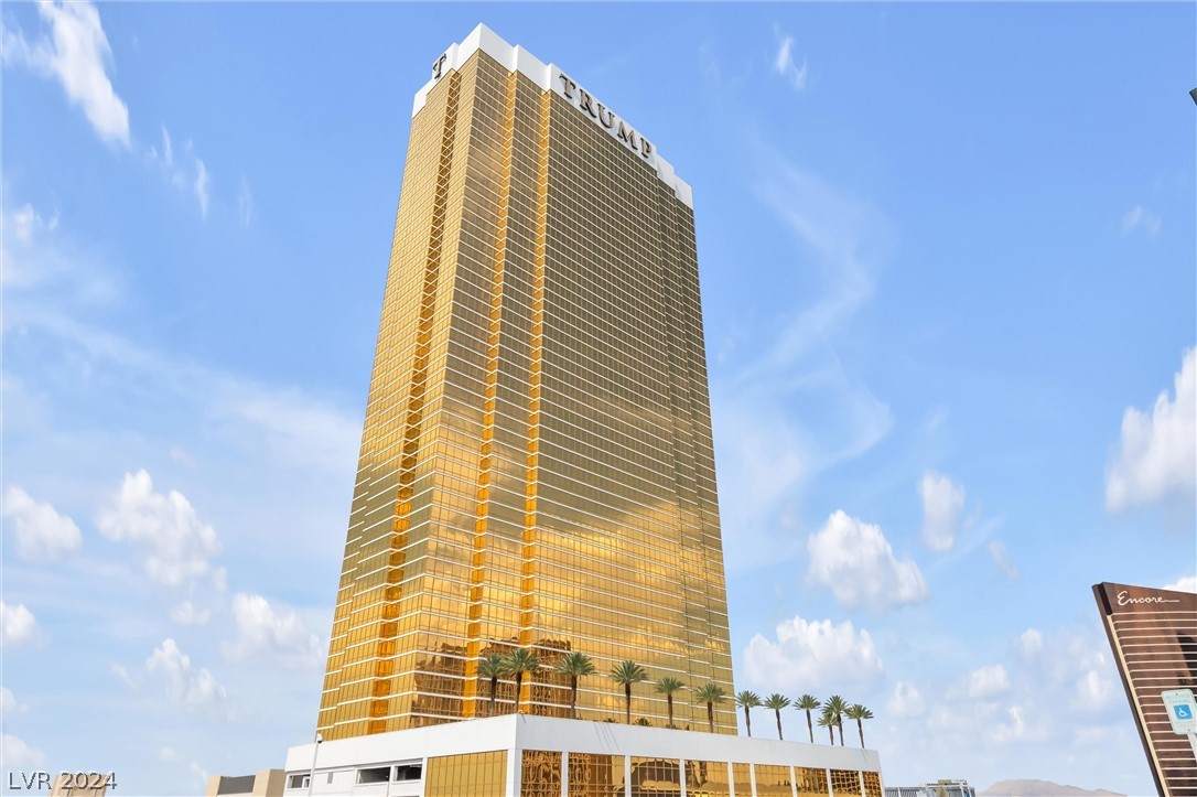 2000 North Fashion Show Drive 4303