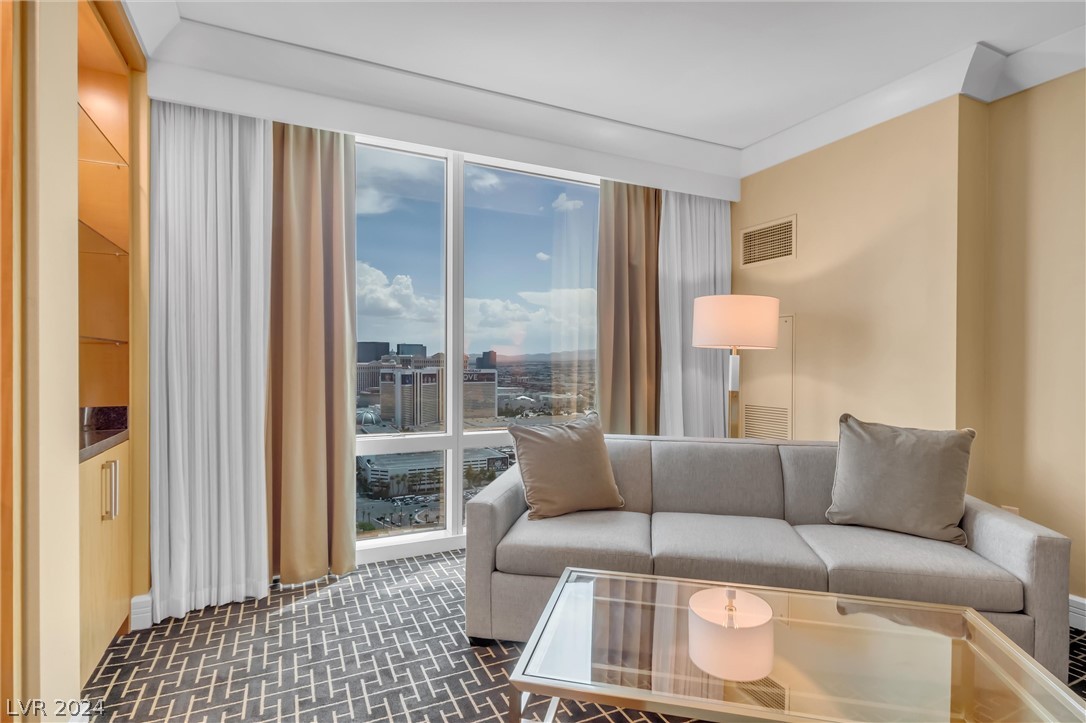 2000 North Fashion Show Drive 4303