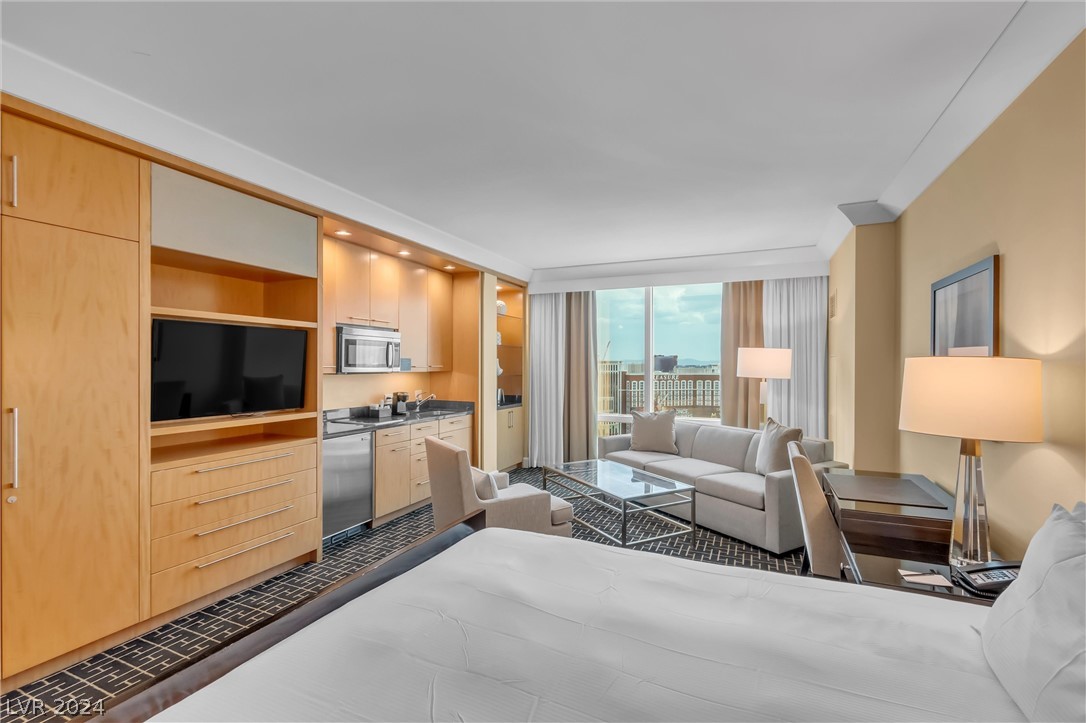 2000 North Fashion Show Drive 4303