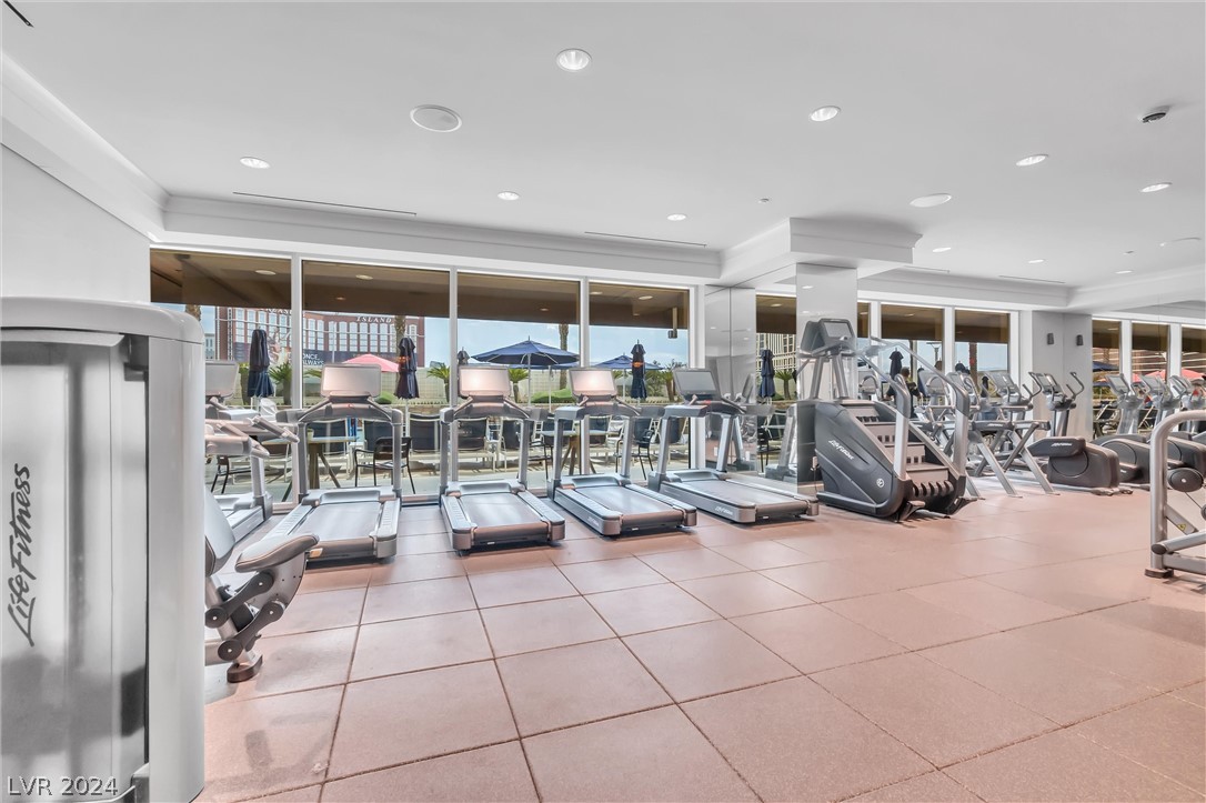 2000 North Fashion Show Drive 4303