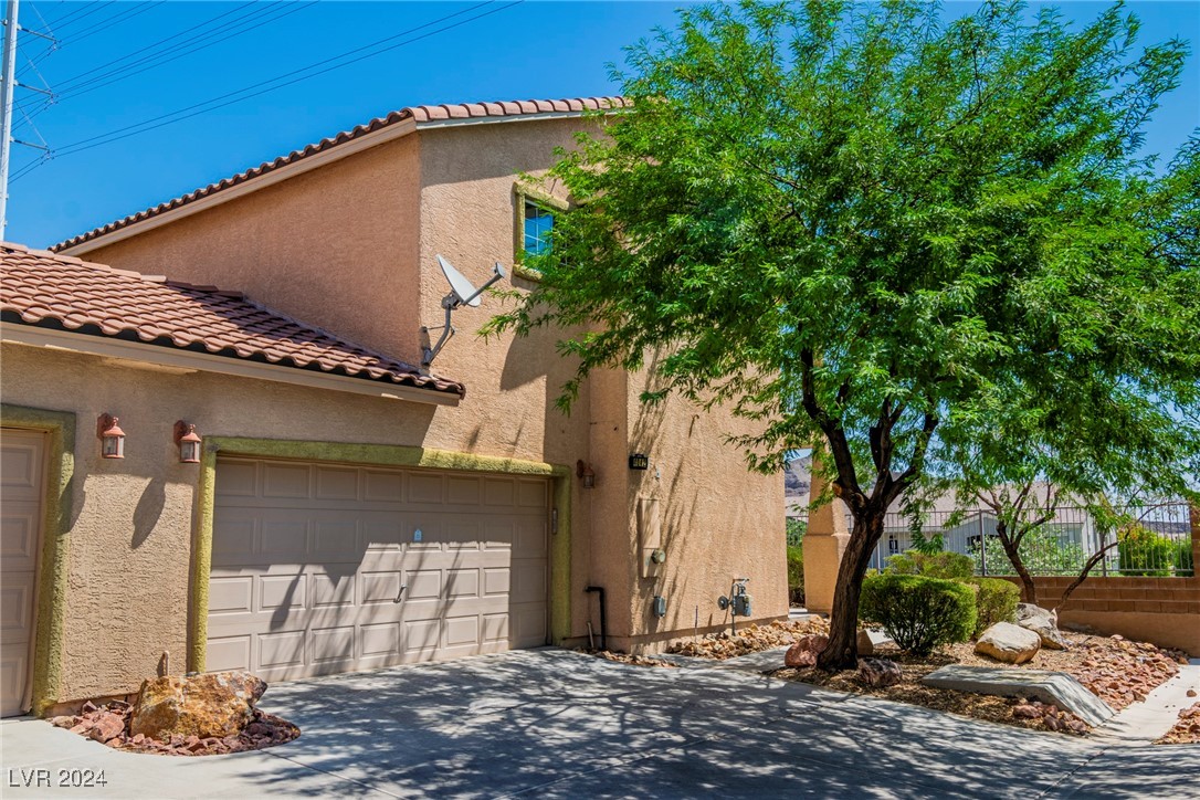 4042 Sparrow Rock Street