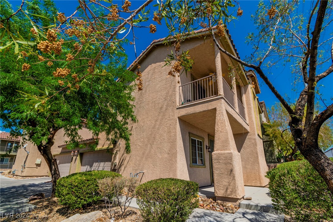 4042 Sparrow Rock Street