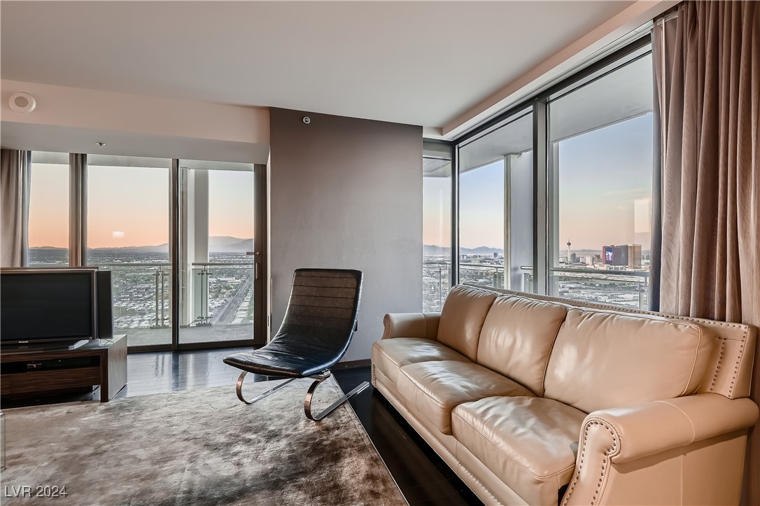 4381 West Flamingo Road 3902