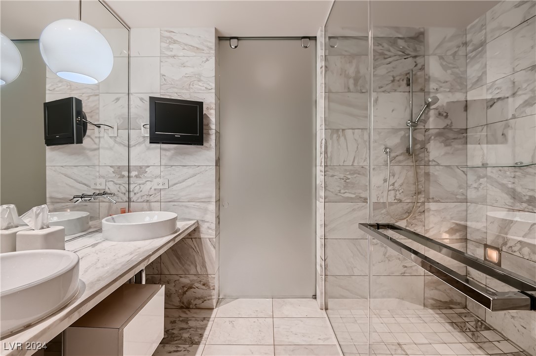 4381 West Flamingo Road 3902