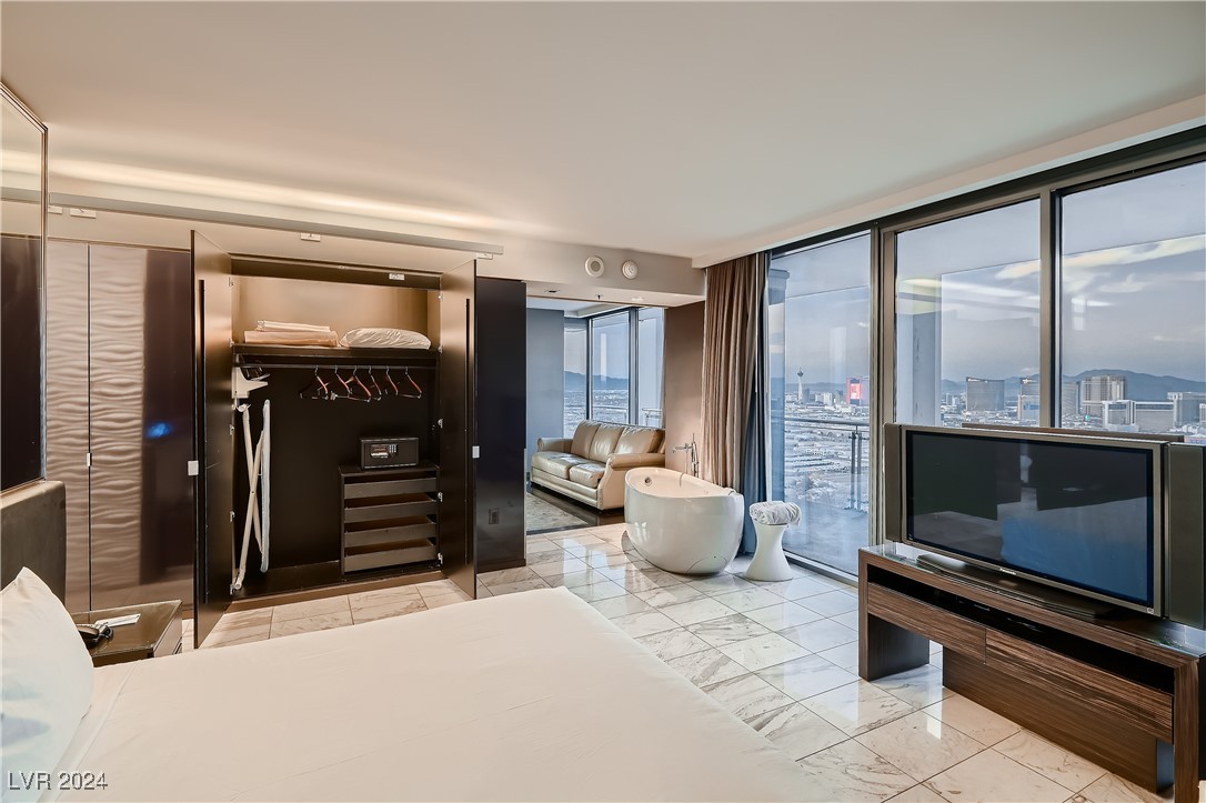 4381 West Flamingo Road 3902