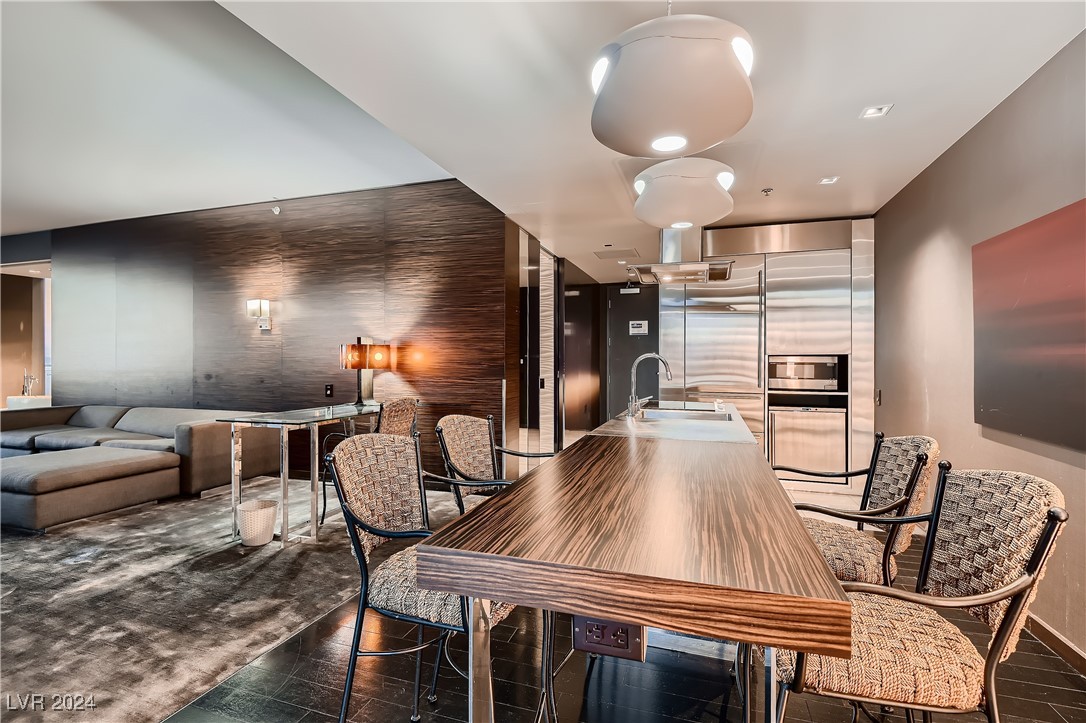 4381 West Flamingo Road 3902